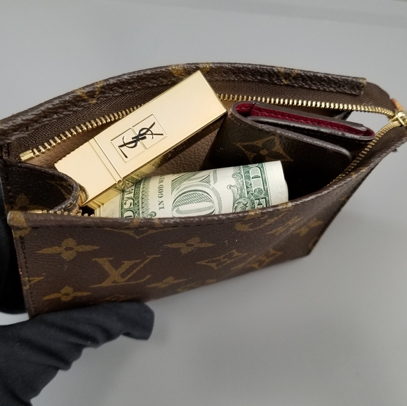 LOUIS VUITTON Classic Cosmetic Toiletry pouch Accessories/France - Picture 6 of 16